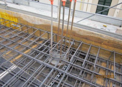 Palazzina Uffici One Martini - Solai: armature di frettaggio dei pilastri